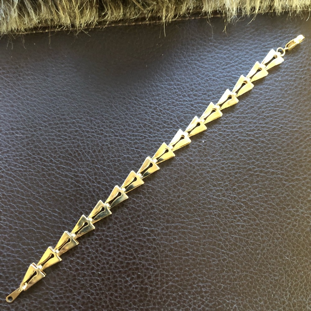 Fancy gold plated open triangle link bracelet - Picture 8 of 8